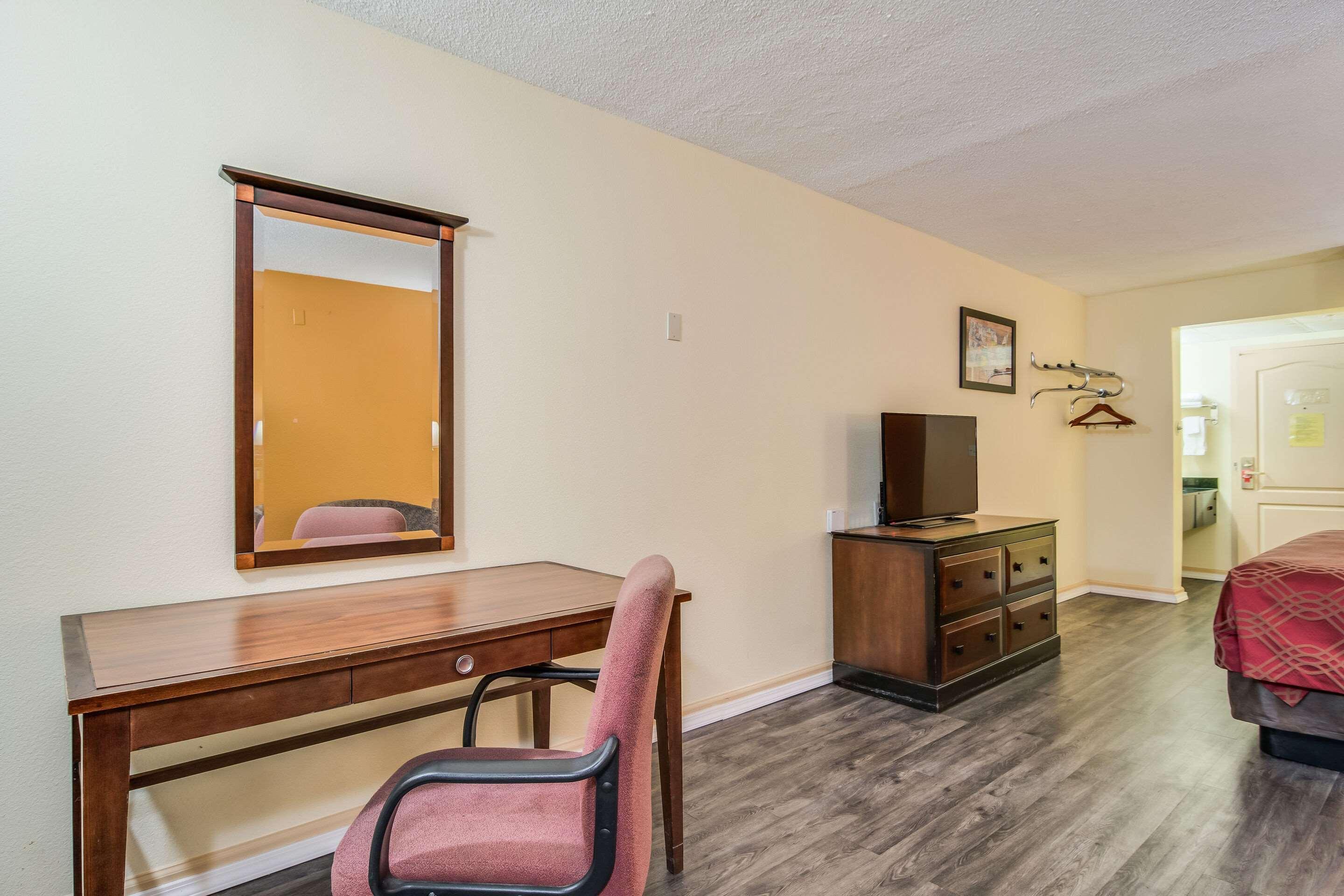 Econo Lodge At Six Flags Austell Eksteriør bilde